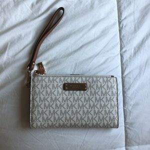 Michael Kors Double Zip Wristlet Wallet ‼️